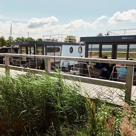 Hausboote Und *