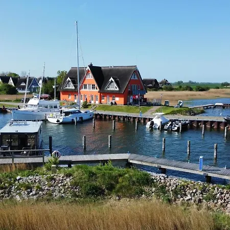 Hausboote Und *